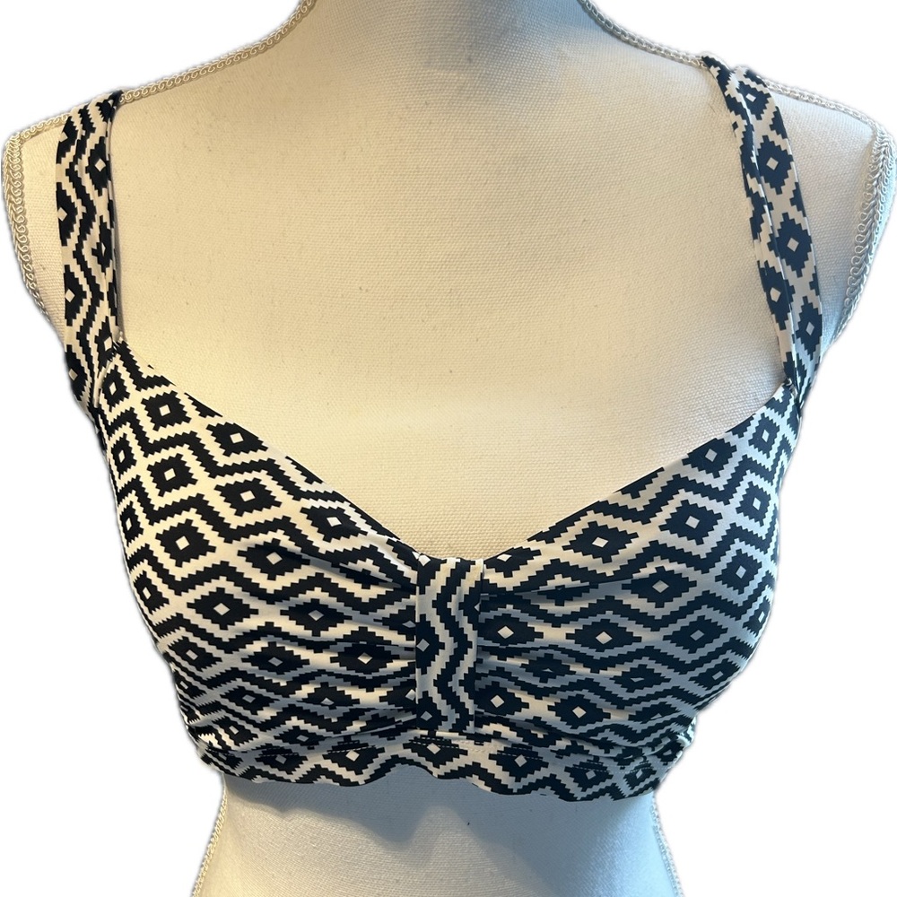 Black and White Geometric Print bikini Top